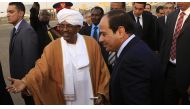 Sudanese President Omar al-Bashir (L) gestures to Egyptian President Abdel Fattah al-Sisi at Khartoum International Airport, June 27, 2014. Reuters/Mohamed Nureldin Abdallah