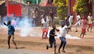 People clash with riot police during a demonstration against the results of the local elections, on February 6, 2018 in Conakry.  AFP / CELLOU BINANI
