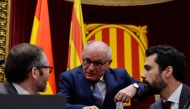 Counsel of Catalonia's parliament Xavier Muro (C) talks with President of Catalonia's parliament Roger Torrent (R) and Vice-president of Catalonia's parliament Josep Costa during a session on March 1, 2018 in Barcelona. AFP / LLUIS GENE
