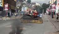 A few hundred people gather in the centre of Antananarivo on April 22, 2018 to erect a roadblock, during a rally to protest against the new electoral laws.  AFP / RIJASOLO
