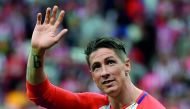 Atletico Madrid's Spanish forward Fernando Torres waves at fans during a tribute at the end of the Spanish league football match between Club Atletico de Madrid and SD Eibar at the Wanda Metropolitano stadium in Madrid on May 20, 2018.  AFP / Gabriel Bouy