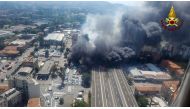 This handout picture taken from an helicopter and released by the Vigili del Fuoco, the Italian firement, on August 6, 2018, shows black smoke rising in the sky after a tanker exploded on the motorway close to the airport, in Bologna. AFP / HO/ Vigili Dle