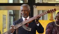 In this file photo Former UN Secretary-General Kofi Annan shows an AK-47 assault rifle that has been transformed into a guitar in front of workers at Vienna's United Nations headquarters. (AFP / Samuel Kubani) 