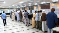 Libyan people gather in front of a counter in a bank to buy foreign currency in Misrata, Libya October 28, 2018. Reuters/Ayman al-Sahili