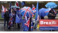Pro-Eropean Union (EU), anti-Brexit demonstrators wave European Union (EU) and Union flags as they protest outside of the Houses of Parliament in central London on November 20, 2018.   AFP / Daniel LEAL-OLIVAS
