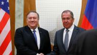 Russian Foreign Minister Sergei Lavrov (R) shakes hands with US Secretary of State Mike Pompeo during a meeting in Sochi on May 14, 2019. / AFP / POOL / Pavel Golovkin