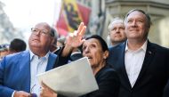 US Ambassador to Switzerland Edward McMullen, tour guide Denise O’Gorman and US Secretary of State Mike Pompeo face the clock tower (Zytglogge) during a visit on June 1, 2019 in the Swiss capital Bern.  AFP / Fabrice Coffrini 