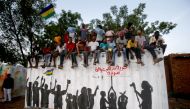 Sudanese protestors celebrate in the streets of Khartoum after ruling generals and protest leaders announced they have reached an agreement on the disputed issue of a new governing body on July 5, 2019. AFP / Ashraf Shazly
 
 