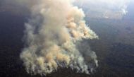  Aerial picture showing smoke from a two-kilometre-long stretch of fire billowing from the Amazon rainforest about 65 km from Porto Velho, in the state of Rondonia, in northern Brazil, on August 23, 2019.  AFP / Carl DE SOUZA