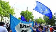 Pro-Brexit and anti-Brexit campaigners protest outside the Cabinet Office in London, Britain August 29, 2019. Reuters/Toby Melville
