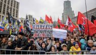 Russian opposition supporters wave flags and hold banners as they attend a demonstration in Moscow on September 29, 2019. AFP / Yuri Kadobnov 
