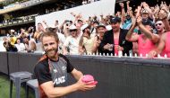 New Zealand's captain Kane Williamson greets fans after New Zealand lost to Australia on the fourth day of the second cricket Test match at the MCG in Melbourne on December 29, 2019. / AFP / WILLIAM WEST 