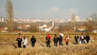 Migrants walk to the Turkey's Pazarkule border crossing with Greece's Kastanies, in Pazarkule, Turkey, February 28, 2020. Reuters/Huseyin Aldemir