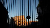This picture taken on March 23, 2020 in Rome, shows a view of the Colosseum monument along a deserted Via dei Fori Imperiali during the country's lockdown aimed at stopping the spread of the COVID-19 (new coronavirus) pandemic. , / AFP / Filippo MONTEFORT