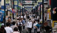 People walk through a shopping area in Tokyo on May 12, 2020. / AFP / Kazuhiro NOGI
