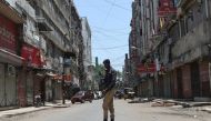 A policeman stands guard in a blocked street which was sealed by the authorities in Karachi on June 20, 2020, after the COVID-19 coronavirus cases continue to rise. / AFP / Rizwan TABASSUM