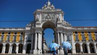 Tourist guides wait for customers at Comercio square, amid the coronavirus disease (COVID-19) outbreak, in Lisbon, Portugal, July 13, 2020. REUTERS/Rafael Marchante
