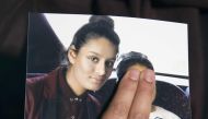 (FILES) In this file photo taken on February 22, 2015 Renu, eldest sister of missing British girl Shamima Begum, holds a picture of her sister while being interviewed by the media in central London, on February 22, 2015. AFP / POOL / LAURA LEAN