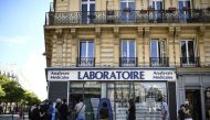People stand in a queue as they wait for a PCR test for the novel coronavirus at a medical laboratory in Paris amids the Covid-19 pandemic on September 4, 2020. / AFP / Christophe ARCHAMBAULT