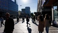 People walk in Stockholm on September 19, 2020, during the novel coronavirus COVID-19 pandemic. / AFP / Jonathan NACKSTRAND