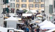 A general view shows the weekly market, as the spread of the coronavirus disease (COVID-19) continues, in the oldtown of Solothurn, October 24, 2020. REUTERS/Arnd Wiegmann
