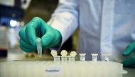 An employee of German biopharmaceutical company CureVac, demonstrates research workflow on a vaccine for the coronavirus (COVID-19) disease at a laboratory in Tuebingen, Germany, March 12, 2020. REUTERS/Andreas Gebert/File Photo/File Photo