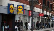 People queue outside Lidl supermarket in Streatham, as the spread of the coronavirus disease (COVID-19) continues, London, Britain, March 29, 2020. (REUTERS/Hannah McKay/File Photo)