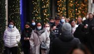 Shoppers walk along Oxford Street, amid the coronavirus disease (COVID-19) outbreak in London, Britain, December 23, 2021. REUTERS/Henry Nicholls
