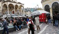 People wearing protective face masks make their way to Monastiraki square amid the coronavirus disease (COVID-19) outbreak, in Athens, Greece, December 29, 2021. REUTERS/Louiza Vradi

