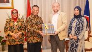 Ambassador of Indonesia Ridwan Hassan presenting a gift to Dr. Hisham Rustom from HMC, who led the discussion.  