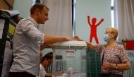 A woman casts her ballot to vote in the first round of French parliamentary elections at a polling station in Marseille, France, June 12, 2022. Reuters/Eric Gaillard