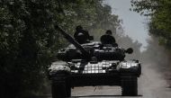 Ukrainian servicemen ride a tank near a frontline, amid Russia's attack on Ukraine, in Donbas region, Ukraine July 13, 2022. REUTERS/Gleb Garanich/File Photo