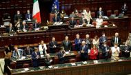 Attendees applaud Italy's Prime Minister Mario Draghi as he arrives to address the lower house of parliament ahead of a vote of confidence for the government after he tendered his resignation last week in the wake of a mutiny by a coalition partner, in Rome, Italy July 21, 2022. REUTERS/Remo Casilli/File Photo