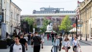 People walk along a street, amid Russia's invasion of Ukraine, in Kyiv, Ukraine, May 12, 2022. (REUTERS/Viacheslav Ratynskyi)