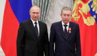 Russian President Vladimir Putin stands next to First Executive Vice President of oil producer Lukoil Ravil Maganov after decorating him with the Order of Alexander Nevsky during an awarding ceremony at the Kremlin in Moscow, Russia, November 21, 2019. Sputnik/Mikhail Klimentyev/Kremlin via REUTERS ATTENTION EDITORS 