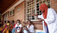 Pilirani Wanja, a clinician at Ndirande Health Centre, demonstrates to clients how to take the cholera vaccine in response to the latest cholera outbreak in Blantyre, Malawi, November 16, 2022. REUTERS/Eldson Chagara/File Photo