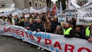 Irrigators and farmers in Madrid protest over the decision by the Ministry of Environment to increase the environmental flow of the Tagus River, which will reduce the amount of water reaching agricultural land in southern Spain, on January 11, 2023. REUTERS/Violeta Santos Moura