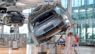 FTechnicians work on the assembly line of German carmaker Volkswagen's electric ID. 3 car in Dresden, Germany, June 8, 2021. File Photo:  REUTERS/Matthias Rietschel/File Photo
