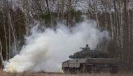 Polish and Ukrainian soldiers train on a Leopard 2 tank at the Swietoszow military base in western Poland on February 13, 2023. (Photo by Wojtek Radwanski / AFP)