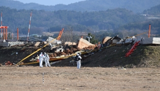 File photo of recovery teams working at the scene where a Jeju Air Boeing 737-800 series aircraft crashed and burst into flames at Muan International Airport in Muan. Photo by Jung Yeon-Je / AFP.