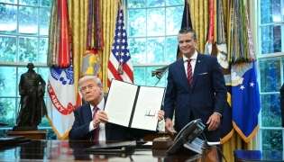 US President Donald Trump shows a signed executive order next to the Secretary of Defense Pete Hegseth in the Oval Office of the White House in Washington, DC on September 5, 2025. (Photo by Mandel Ngan / AFP)
