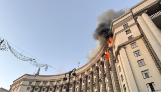 This handout photograph taken and released by Ukrainian State Emergency Service on September 7, 2025, shows a fire at the Ukrainian government building in Kyiv, following an overnight Russian attack. (Photo by Handout / Ukrainian State Emergency Service / AFP)