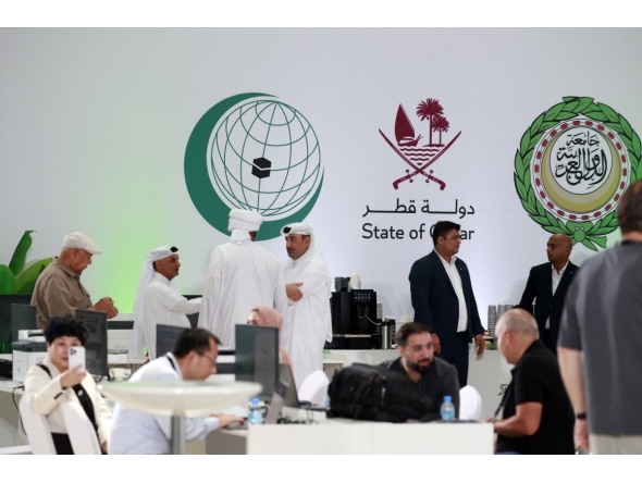 Members of the media gather at the press room reserved for the coverage of the upcoming Arab-Islamic summit, organised to discuss the recent Israeli attack on Qatar, in Doha on September 14, 2025. Photo by Karim Jaafar/ AFP