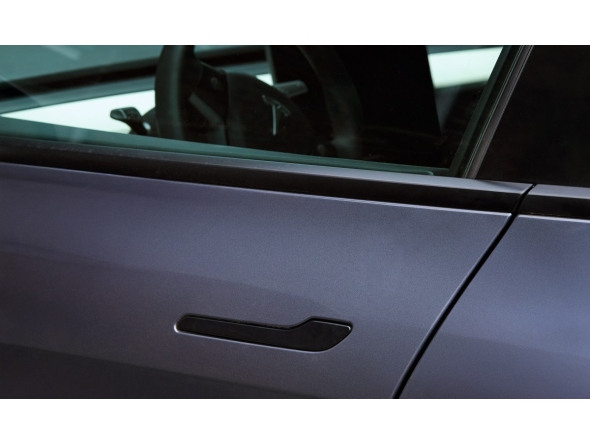 The exterior handle of a 2023 Tesla Model Y. Photo credit: Sarah Anne Ward/Bloomberg
