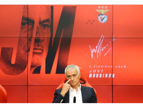 Portuguese coach Jose Mourinho attends a press conference during his official presentation as new Benfica coach, on September 18, 2025. (Photo by Patricia De Melo Moreira / AFP)
 