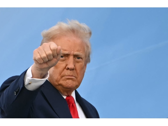 US President Donald Trump as he board Air Force One at Stansted Airport, in Stansted, north of London, on September 18, 2025, to leave at the end of the US President's second State Visit. (Photo by Andrew Caballero-Reynolds / AFP)
