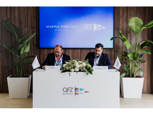 CEO of QFZ Sheikh Mohammed bin Hamad bin Faisal Al-Thani and Director and CEO of Marina Port Vell Barcelona Ignacio Erroz signing the MoU.