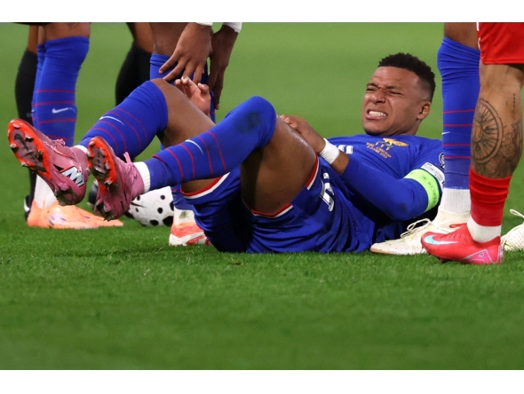 France's forward #10 Kylian Mbappe (C) reacts as he lies on the pitch during the FIFA World Cup 2026 Group D European qualification football, on October 10, 2025. (Photo by Anne-Christine POUJOULAT / AFP)