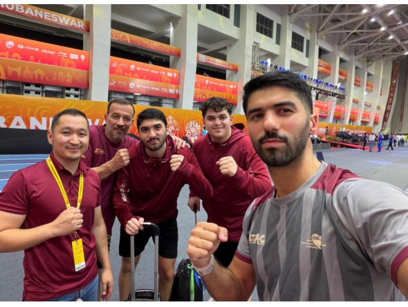 Qatar table tennis players and officials pose for a photo.