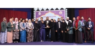 Students, teachers and officials at the prize awarding ceremony.